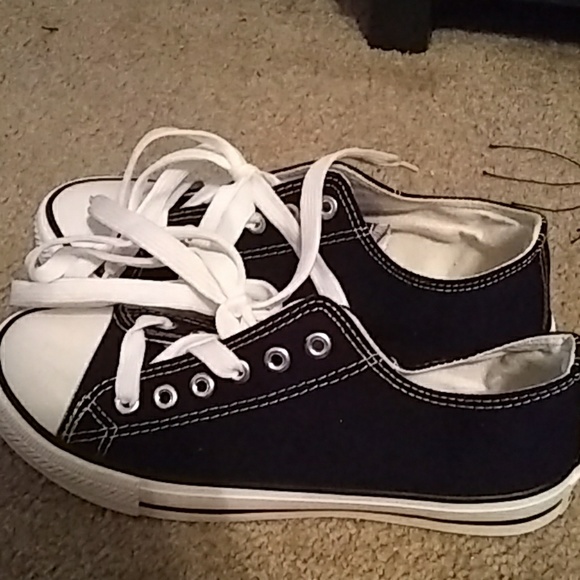 Shoes - Picture 3 of 4